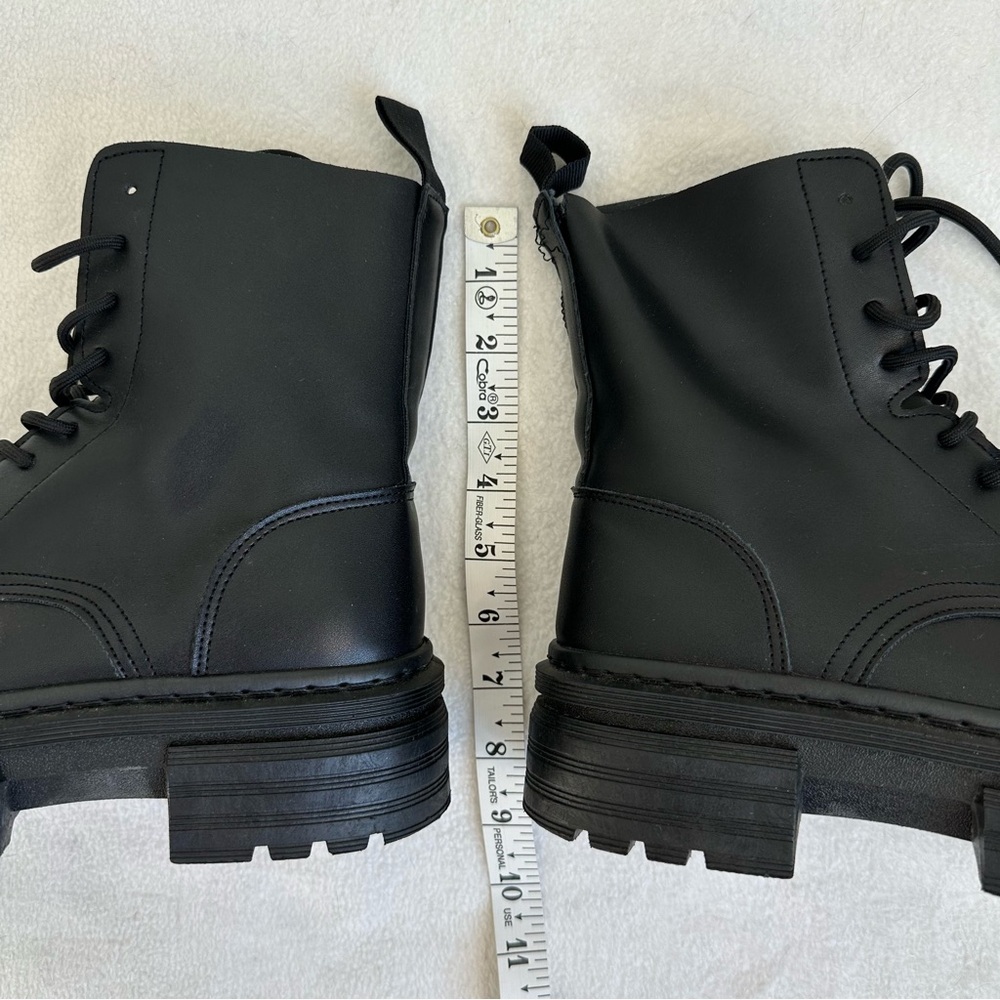 Forever 21 Women’s Black Faux Leather Lug Platform Combat Granny Boots, size 8 - Picture 12 of 16